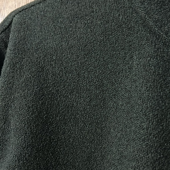 Orvis fleece pullover 1/4 snap with leather trim. - Picture 7 of 7